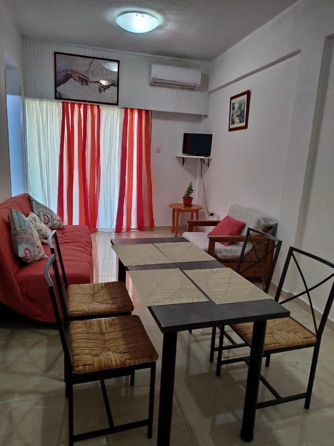 1 Bedroom Apartment Larnaca Bagian luar foto