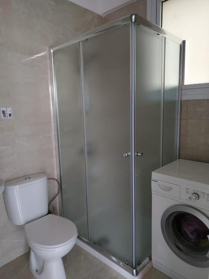 1 Bedroom Apartment Larnaca Bagian luar foto