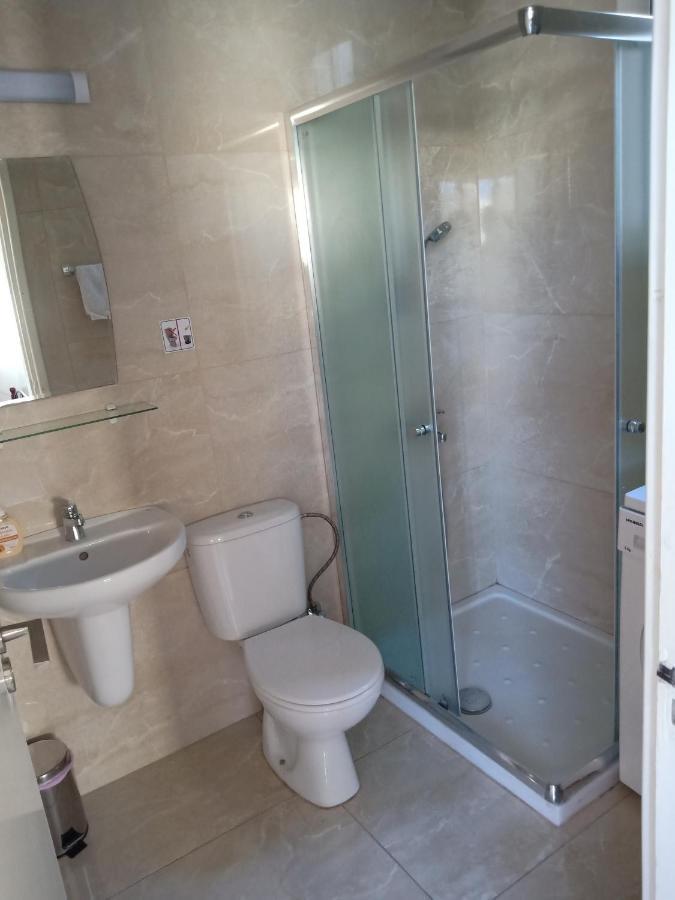 1 Bedroom Apartment Larnaca Bagian luar foto