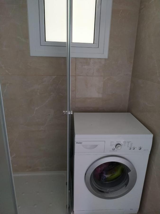1 Bedroom Apartment Larnaca Bagian luar foto
