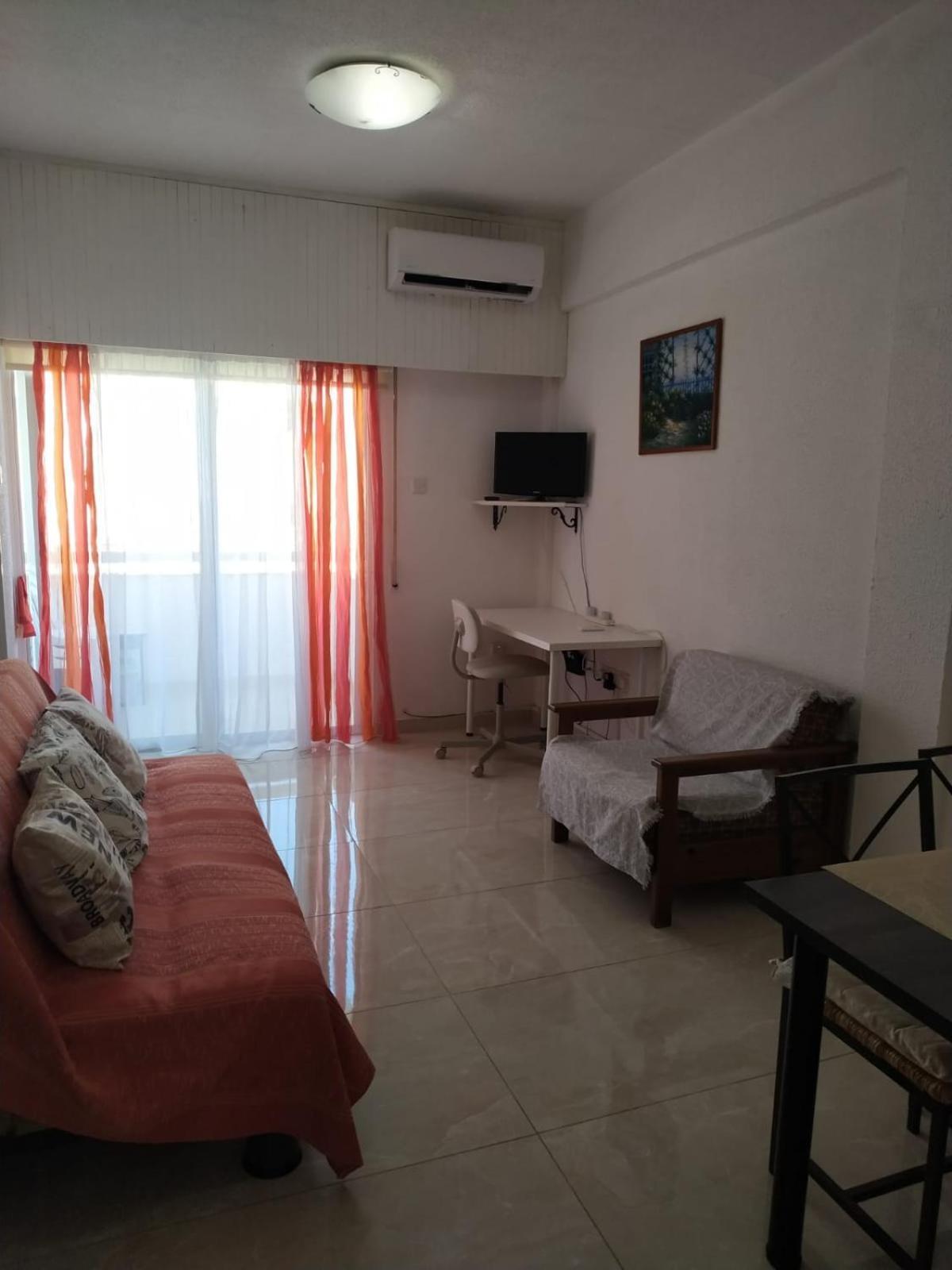 1 Bedroom Apartment Larnaca Bagian luar foto