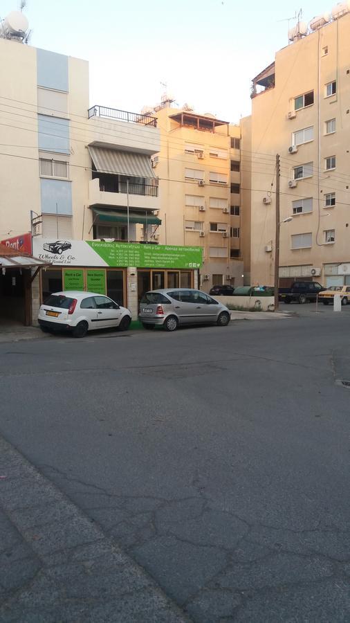 1 Bedroom Apartment Larnaca Bagian luar foto